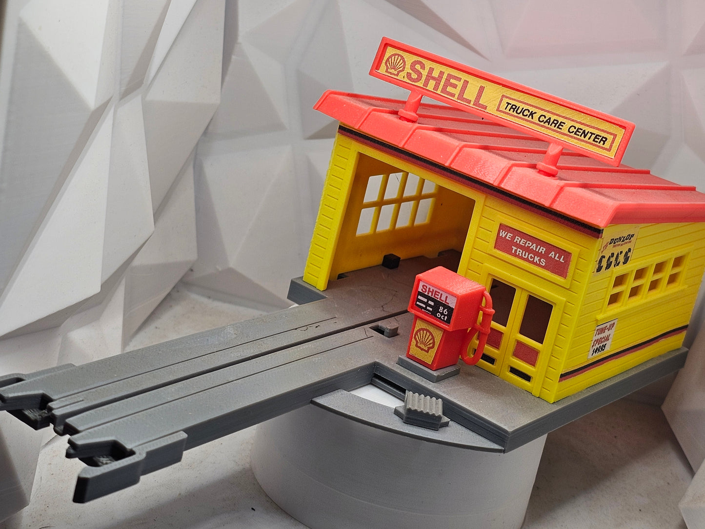 US-1 TRUCKING SHELL STATION WITH NORMAL DECALS ONLY.