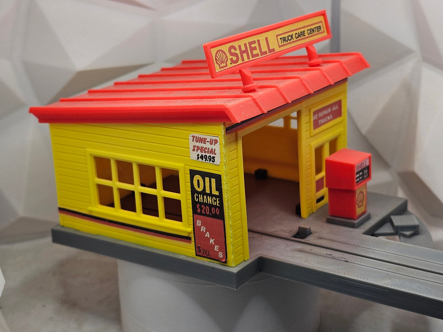US-1 TRUCKING SHELL STATION WITH NORMAL DECALS ONLY.